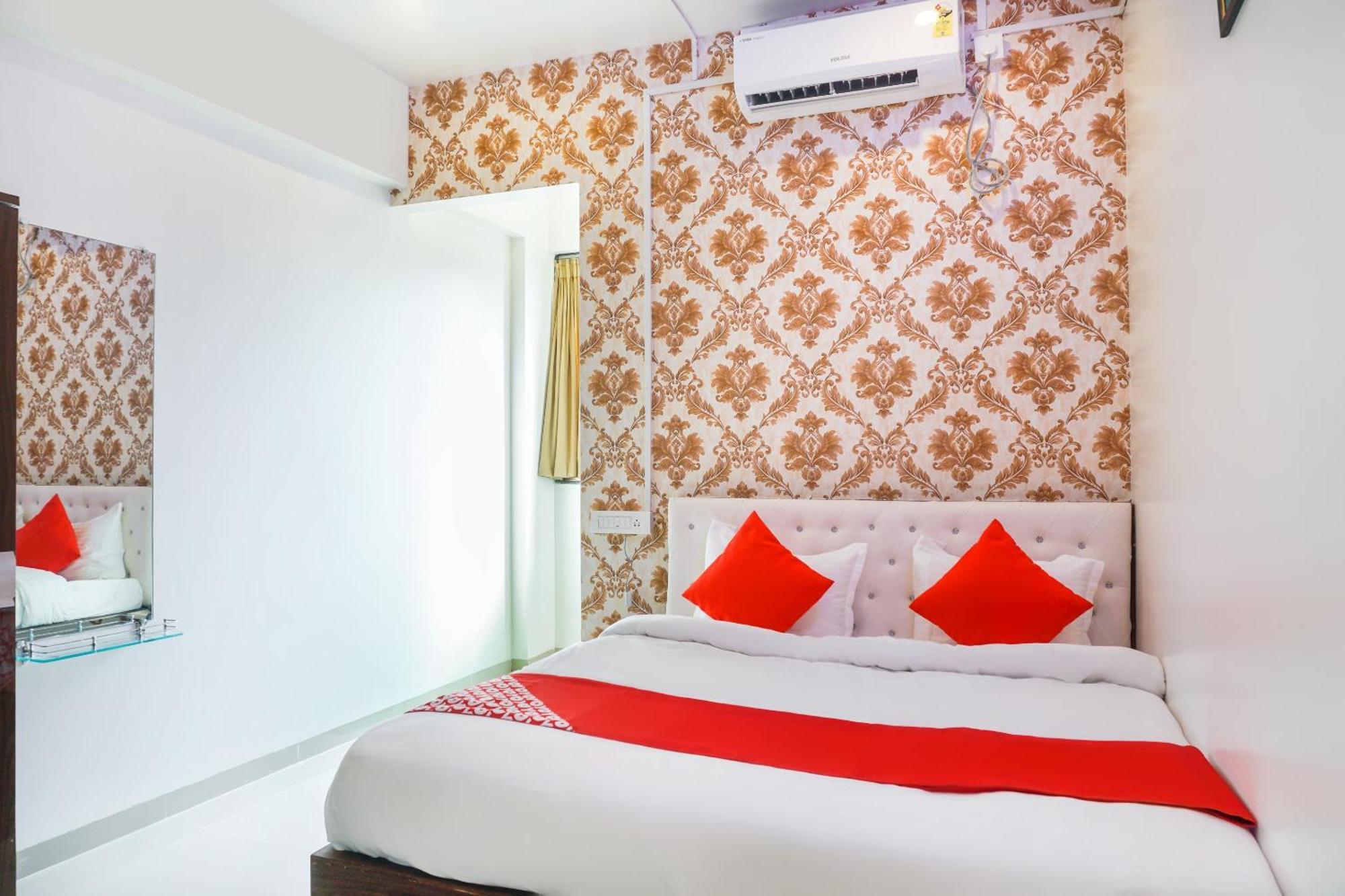 Hotel OYO 46725 Nitya Executive Phursungi Exterior foto