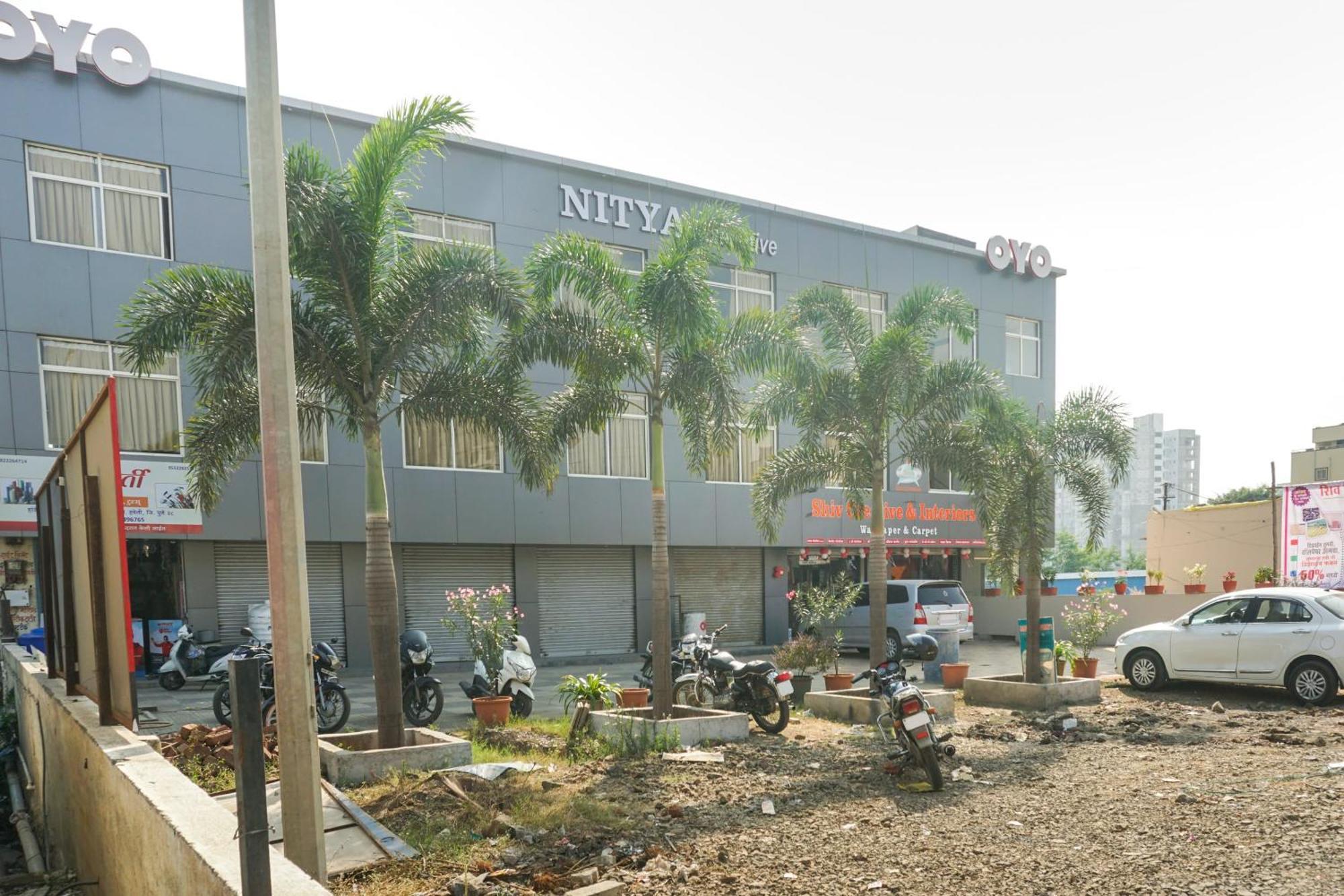 Hotel OYO 46725 Nitya Executive Phursungi Exterior foto